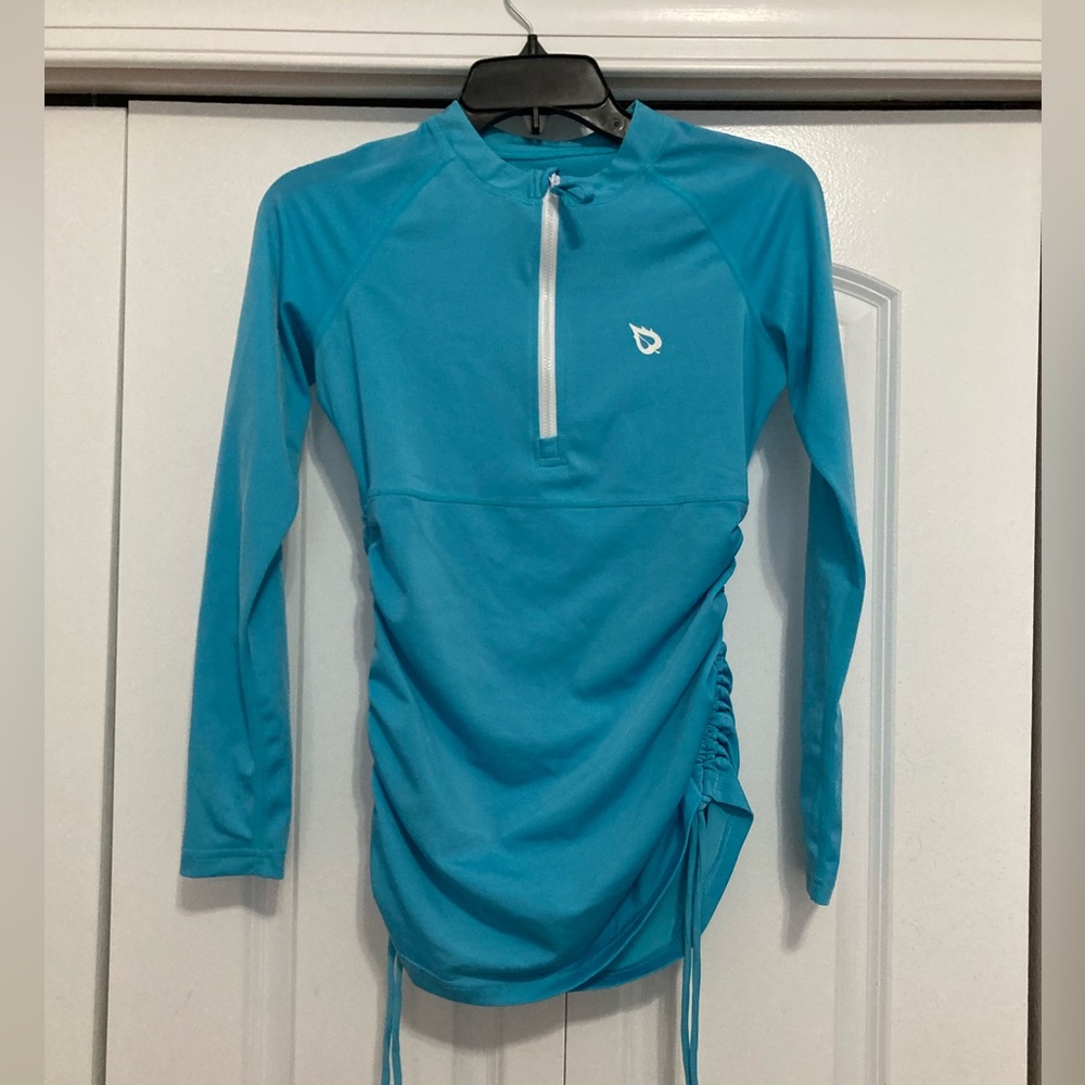 Baleaf Top Long Sleeve Blue. Never worn